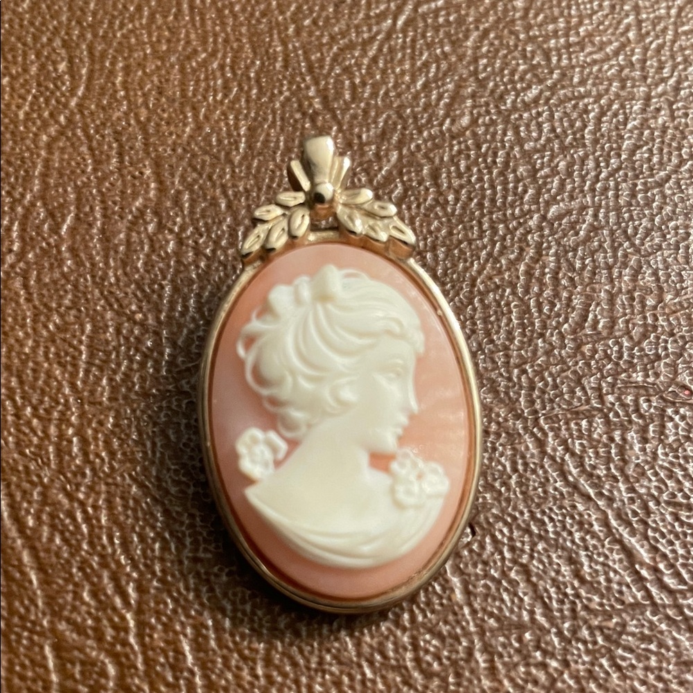Whiting & Davis Co Cameo Brooch/Pendant